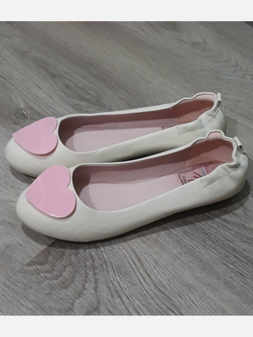 Pinup Couture | Olive-05 Cream Heart Flats - Picture 8 of 11